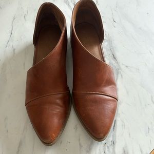 Universal Thread Loafers. Good Condition. Size 7, tan